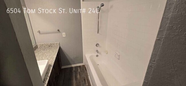 Foto del edificio - 6504 Tom Stock St