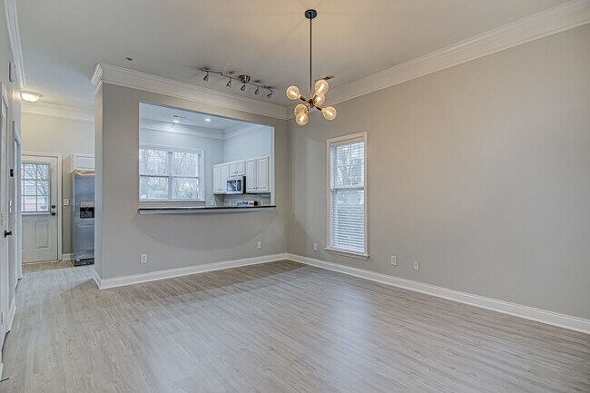 Foto del edificio - Live off Central Ave. in END UNIT 2 bed/2.5 bath Townhome (NO CARPET!)