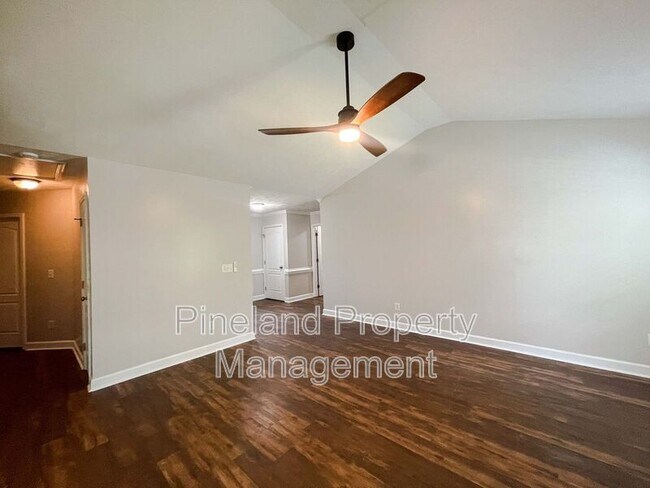 Foto del edificio - 1621 Kershaw Loop