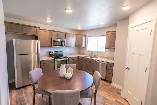 Building Photo - Starwood Farms Townhomes