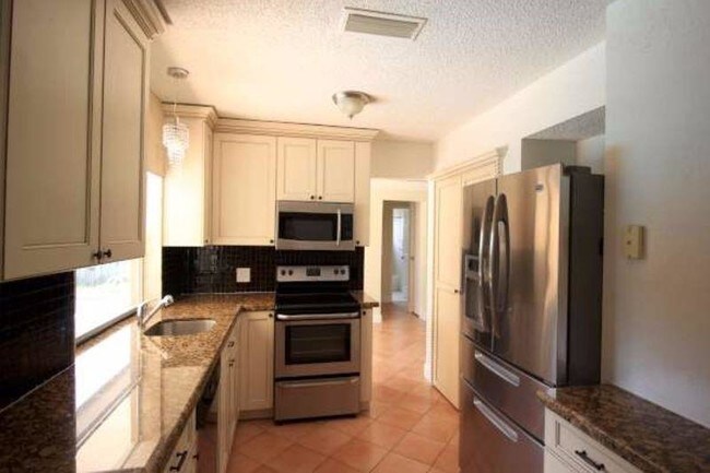 Foto del edificio - 11360 NW 37th Pl