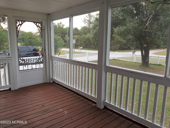 Building Photo - 261 Diamond City Dr