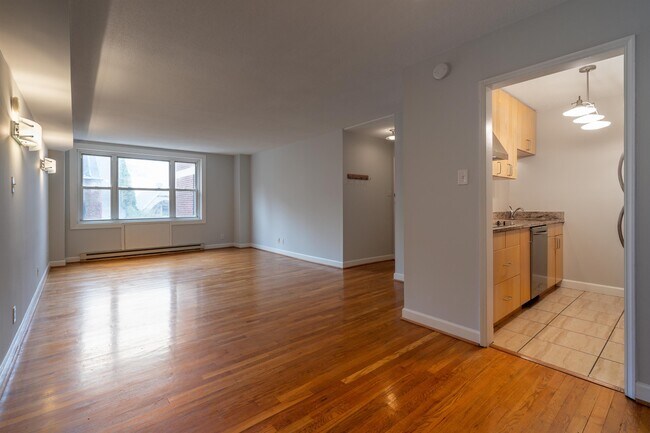 Building Photo - 1101 St Paul St