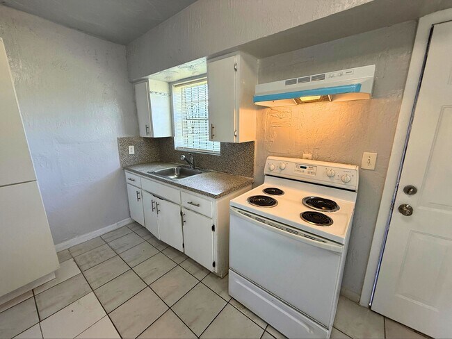 Foto del edificio - 15330 NW 31st Ave