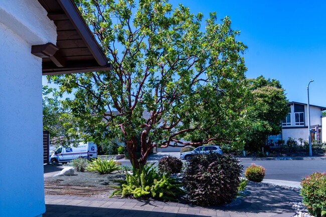 Foto del edificio - 5445 Sunvalley Ct