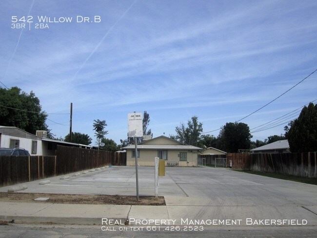 Building Photo - 542 Willow Drive Unit B