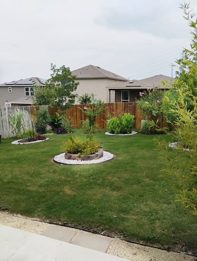 Building Photo - 3bed/2.5bath House For Lease! Available NO...