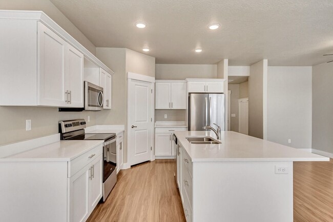 Building Photo - 2 Bedroom 2 Bathroom Twin Home in Orem