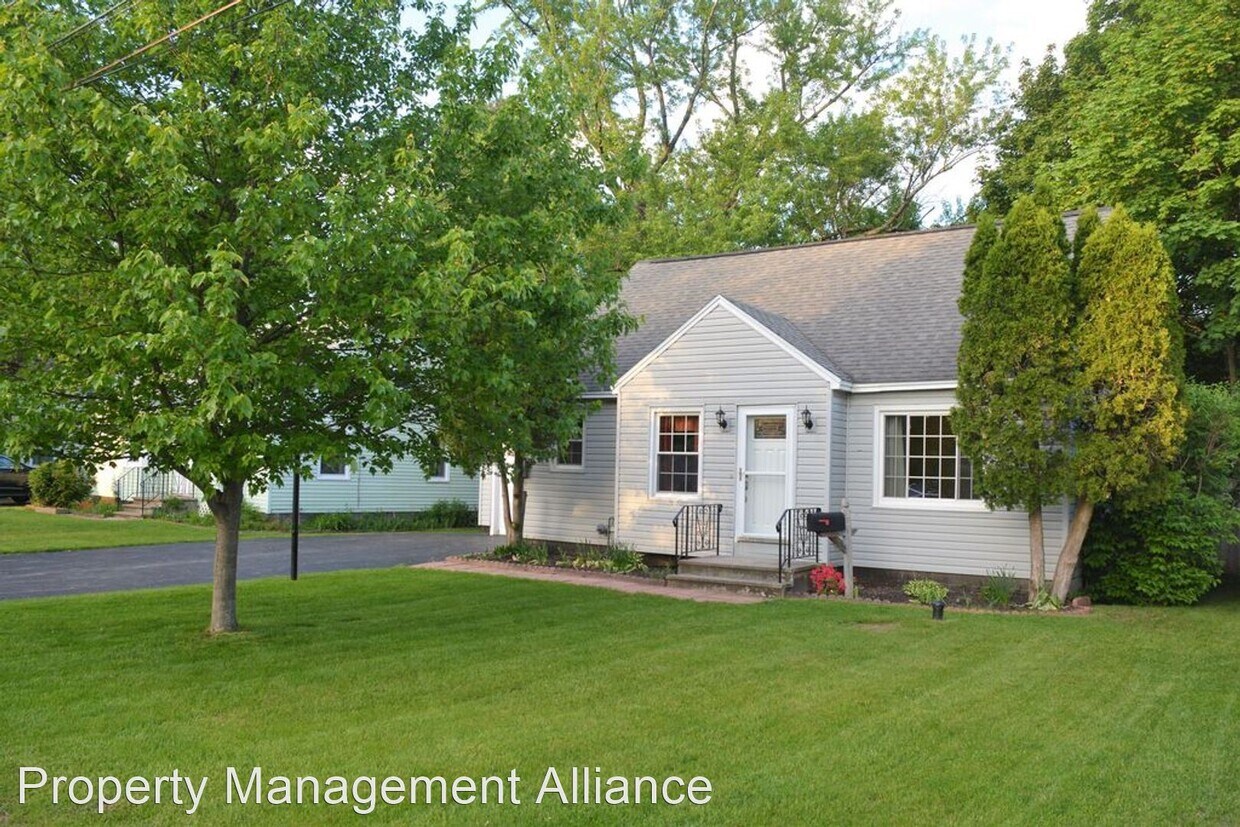 Foto principal - 3 br, 1.5 bath House - 109 Van Mara Drive
