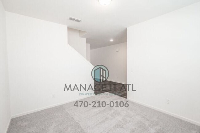 Building Photo - Beautiful 5 BR house with Master Bedroom o...