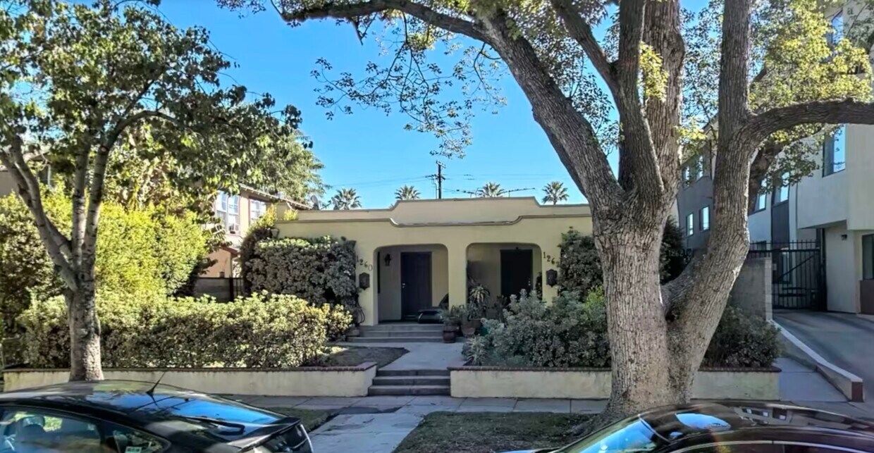 Front Yard/Porch - 1260 S Orange St