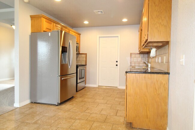 Foto del edificio - Beautiful Brick 3 bedroom 2 bathroom