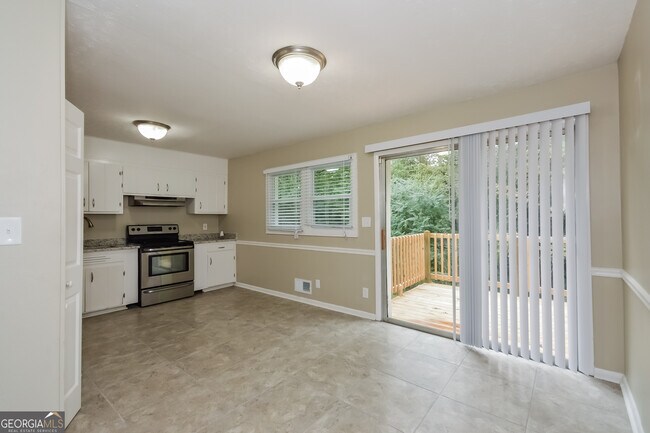 Building Photo - 464 Pinecrest Dr