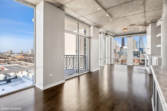 Building Photo - 720 N Larrabee St