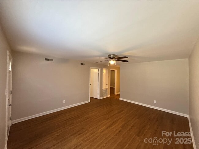 Foto del edificio - 409 Hawley Ave
