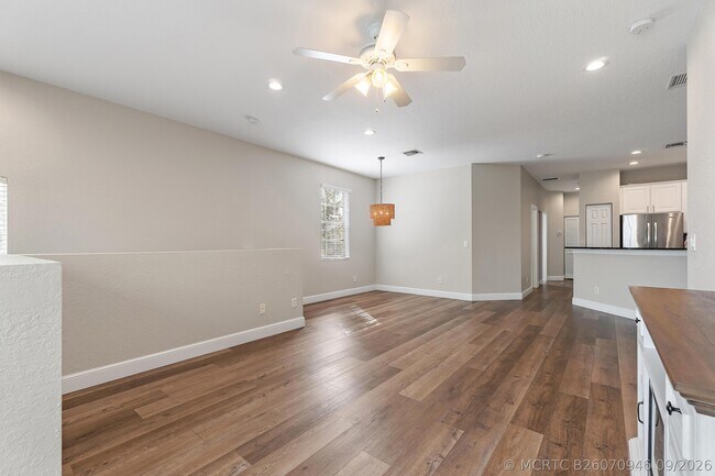 Building Photo - 1561 SE Wilshire Pl