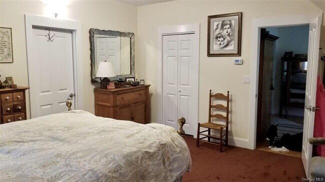 Foto del edificio - 2130 Hunterbrook Rd