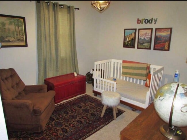 Foto del edificio - 239 Fox Ridge Rd