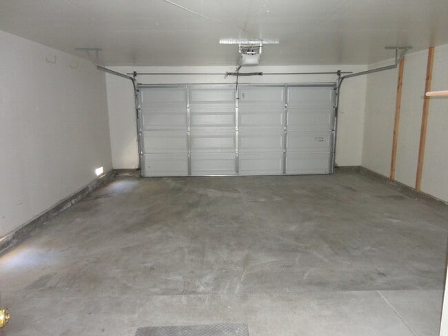 Foto del edificio - 8081 Hillandale Dr