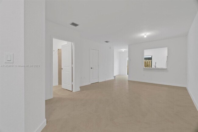 Foto del edificio - 449 NE 4th Ln