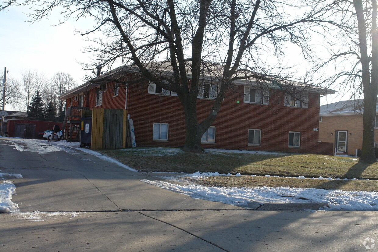 Primary Photo - 109 NW College Ave