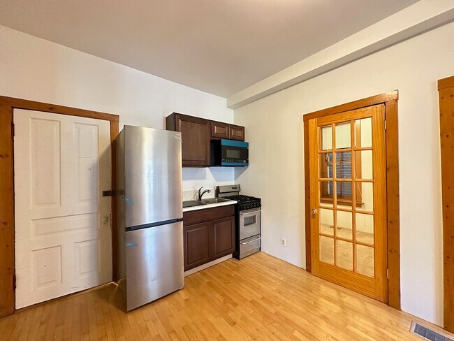 Building Photo - 1435 N Bosworth Ave