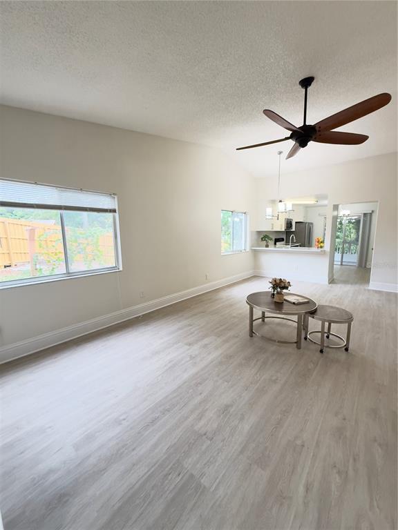 Foto del edificio - 7138 Harbor Heights Dr