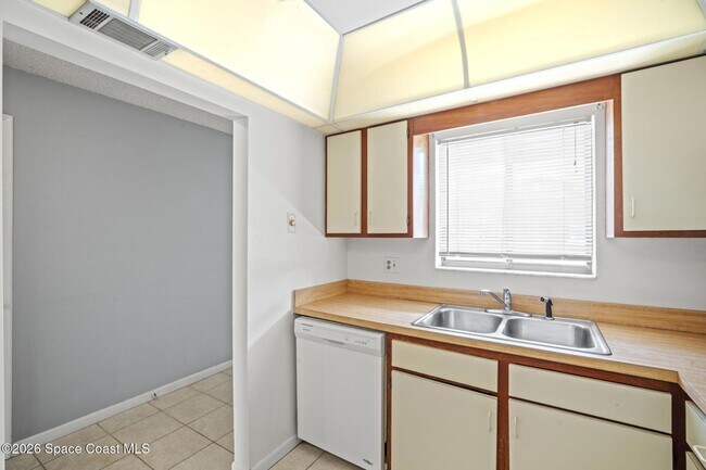 Foto del edificio - 3799 S Banana River Blvd