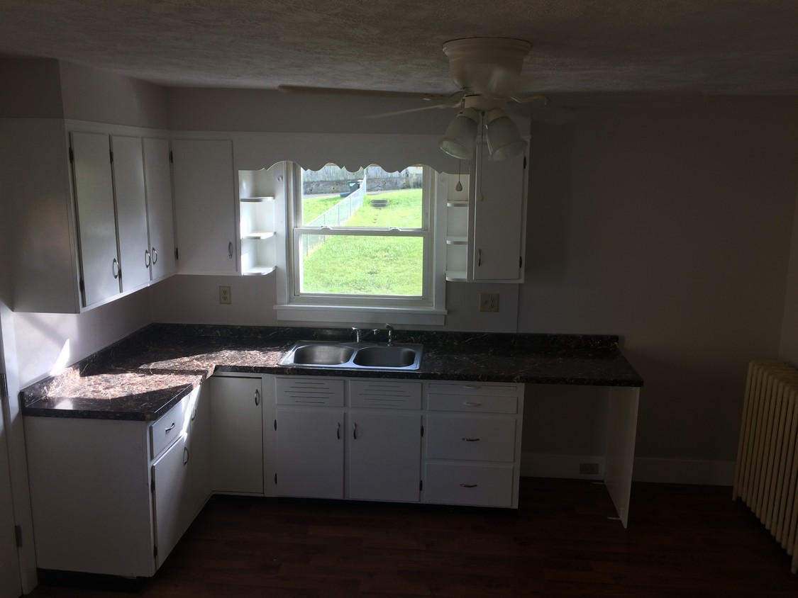 Kitchen - 229 W Main St