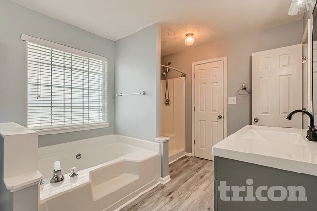 Foto del edificio - 757 Cedarcrest Rd