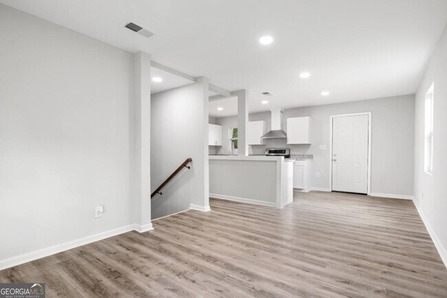 Building Photo - 1357 Plaza Ave SW