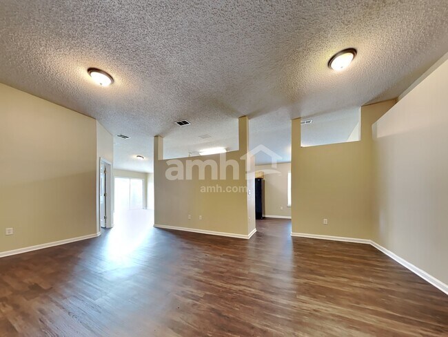 Foto del edificio - 9575 Stratham Ct