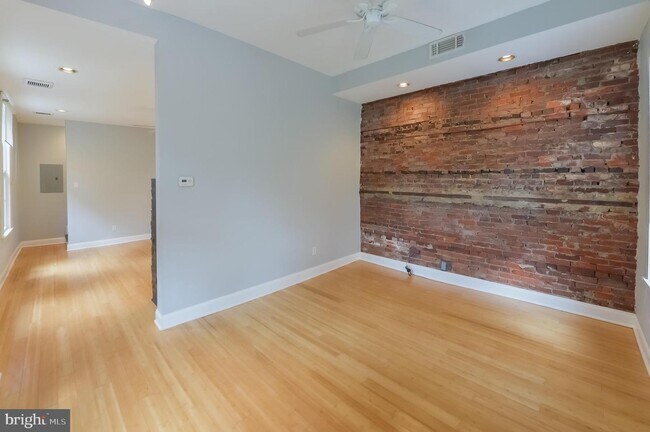 Foto del edificio - 433 W School House Ln