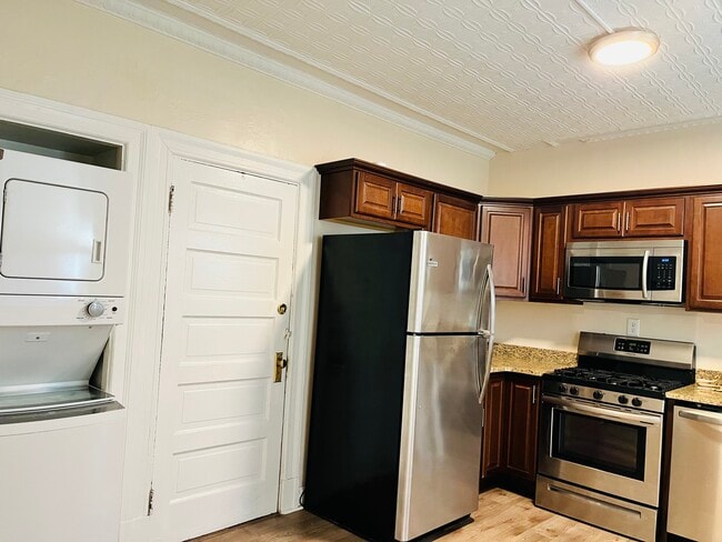 Building Photo - 1630 Lowrie St