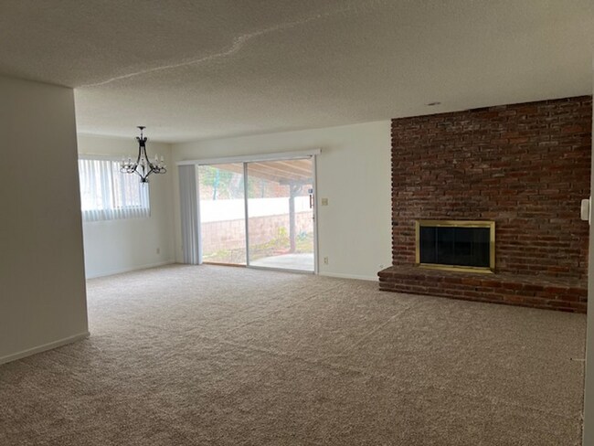 Foto del edificio - Hillside 3 Bed / 1 3/4 Bath Ranch Style Ho...