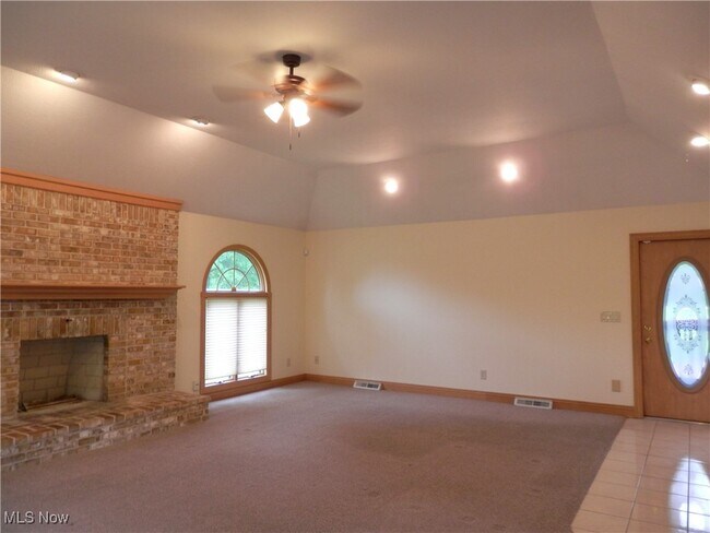 Foto del edificio - 311 Miner Rd