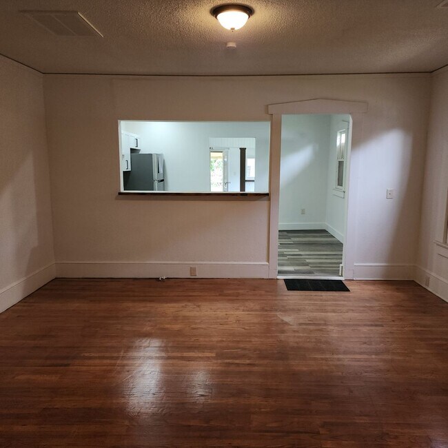 Foto del edificio - A Spacious house with lots of space and bi...