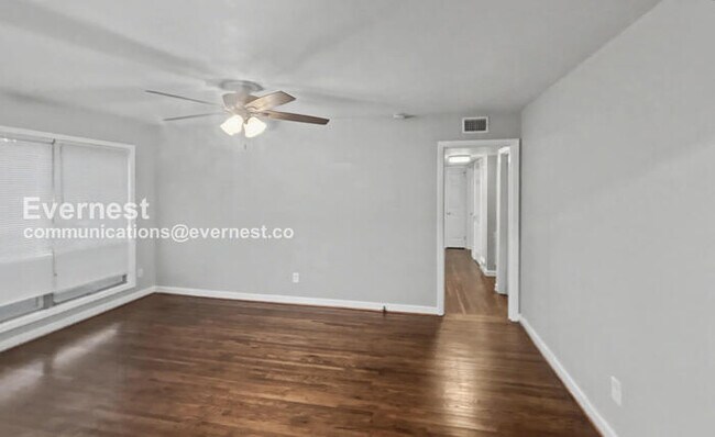 Building Photo - 3 Bed/1.5 Bath Home with Carport / Pet-Friendly / Vouchers Accepted / Available Now!