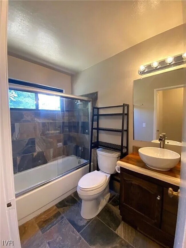 Building Photo - Pet Friendly