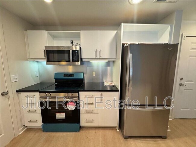 Foto del edificio - 390 17th St NW