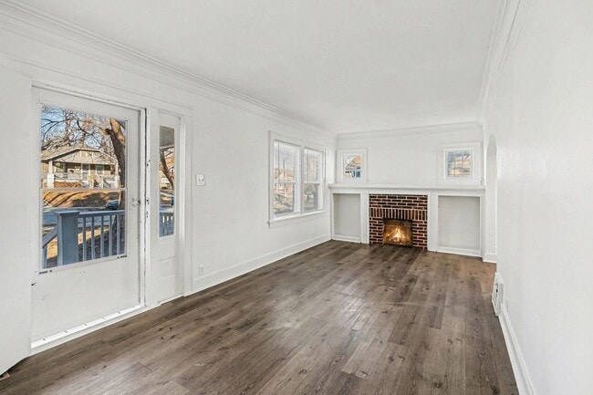 Foto del edificio - 2421 E 67th Terrace