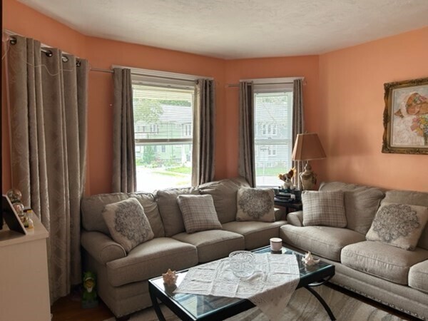 Foto del edificio - 155 Manthorne Rd