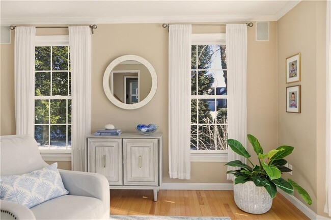 Building Photo - 105 Lilac Ln