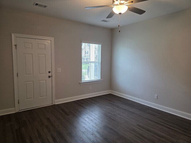 Foto del edificio - 57 Oakmont Dr