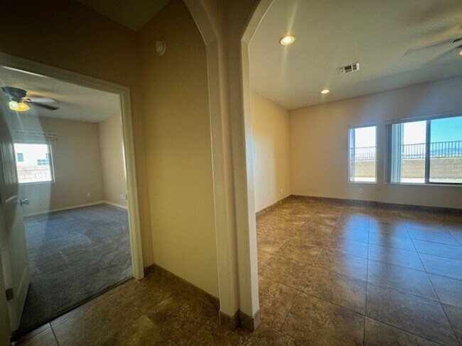 Building Photo - 3 BR 2BA CastleRock Gated with 3car Boat D...