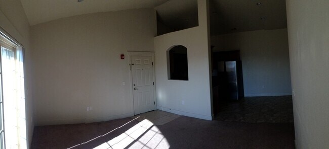 Building Photo - 179 W Springview Dr