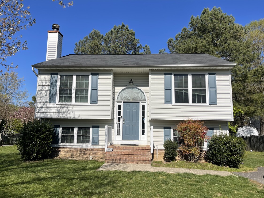 Building Photo - 8811 Henly Ct