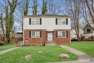 Building Photo - 17 Artic St