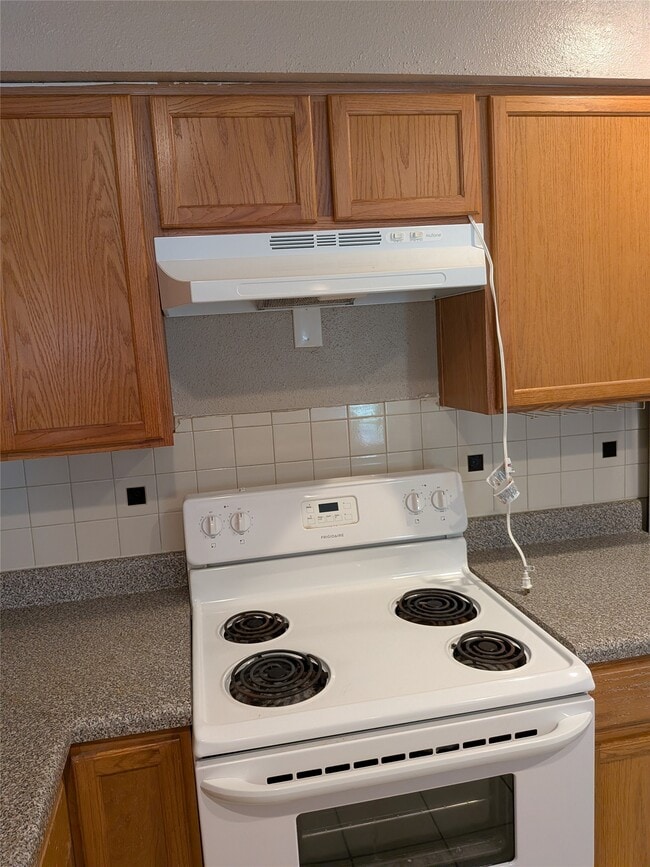Building Photo - 12214 Bob White Dr