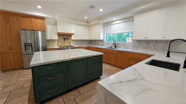 Foto del edificio - 16659 Addison St